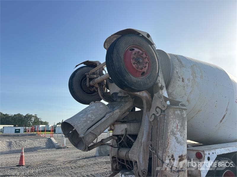 Mack RD690S 8x4 Mixer Truck Betonvedēji