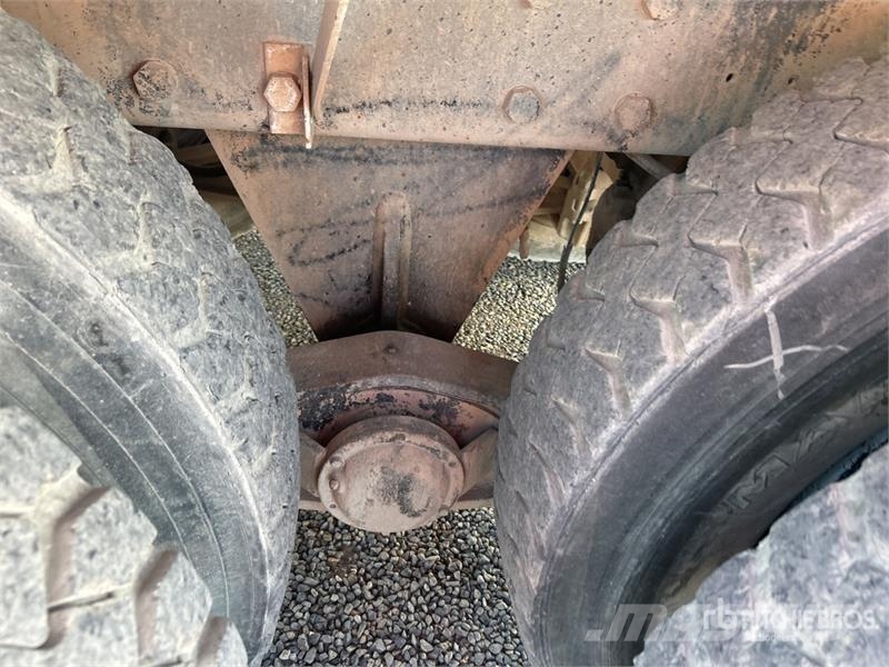 Mack RD690S 8x4 Mixer Truck Betonvedēji