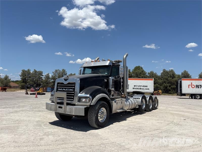 Mack TD713 Truck Tractor Units