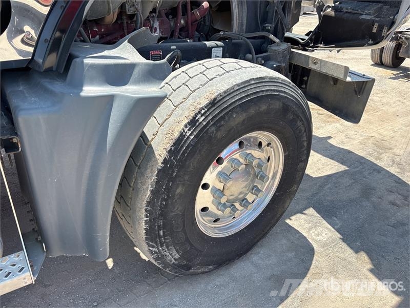 Mack TD713 Truck Tractor Units