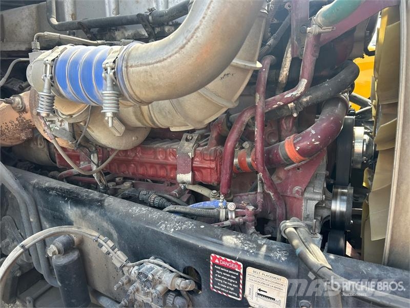 Mack TD713 Autotractoare