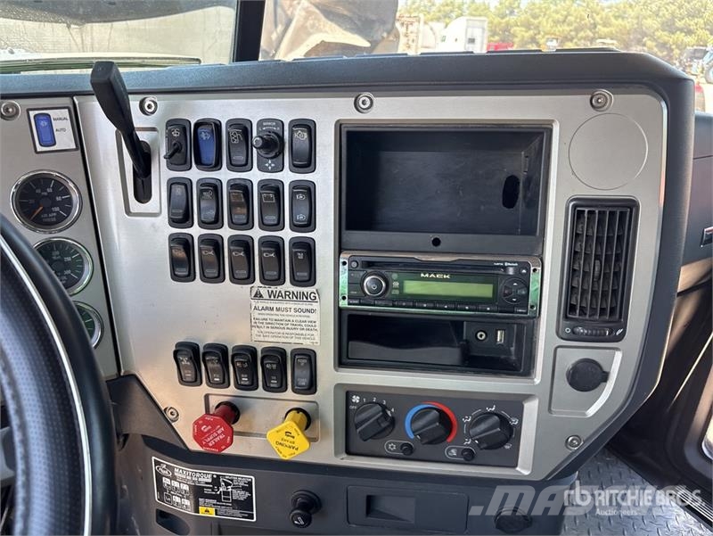 Mack TD713 Truck Tractor Units