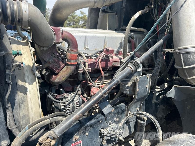 Mack TD713 Autotractoare