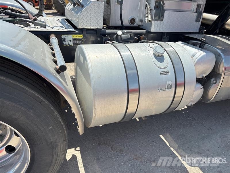 Mack TD713 Truck Tractor Units