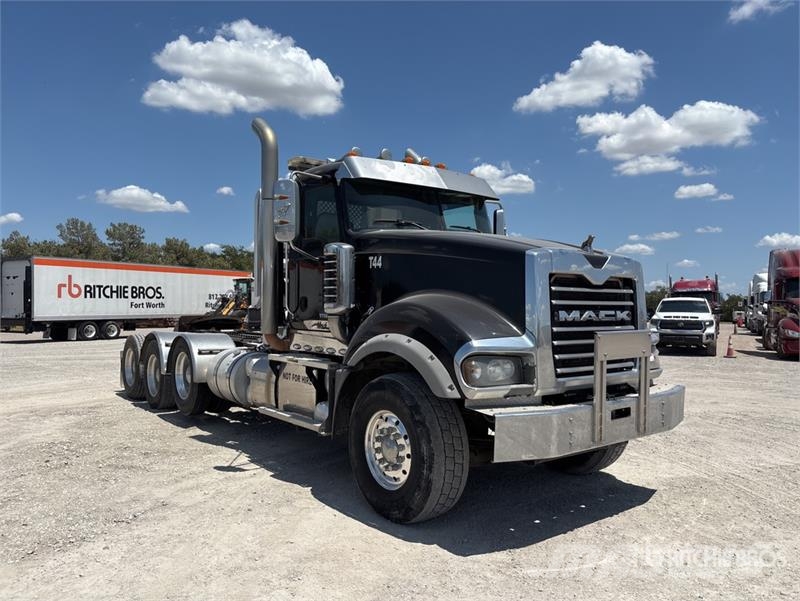 Mack TD713 Truck Tractor Units