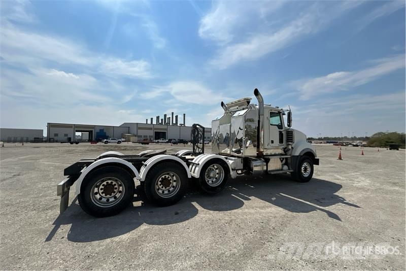 Mack TD713 Autotractoare