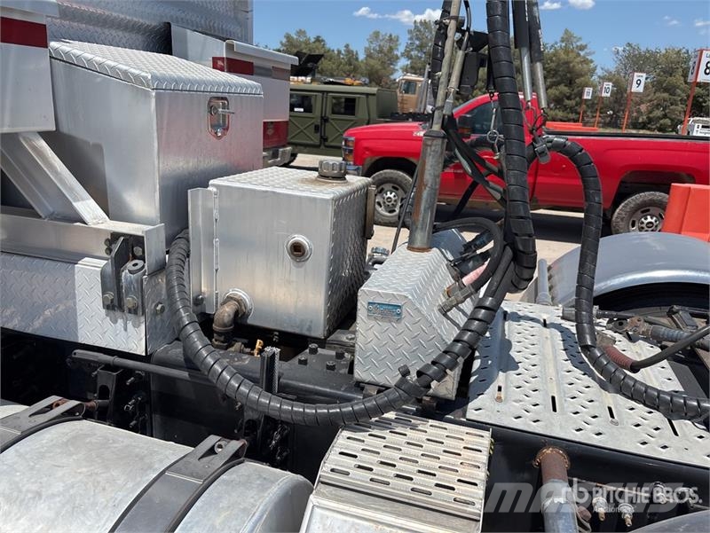 Mack TD713 Truck Tractor Units