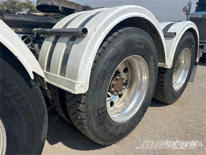 Mack TD713 Autotractoare