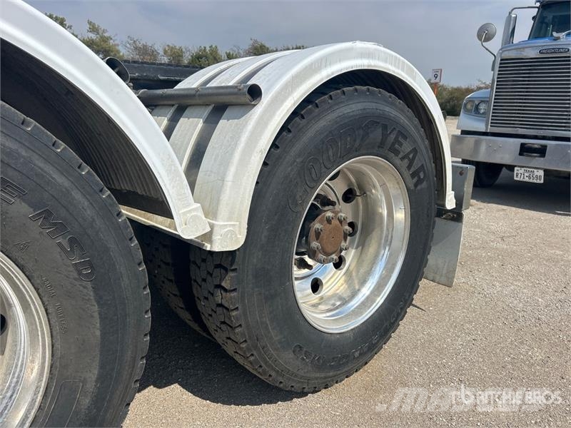 Mack TD713 Autotractoare