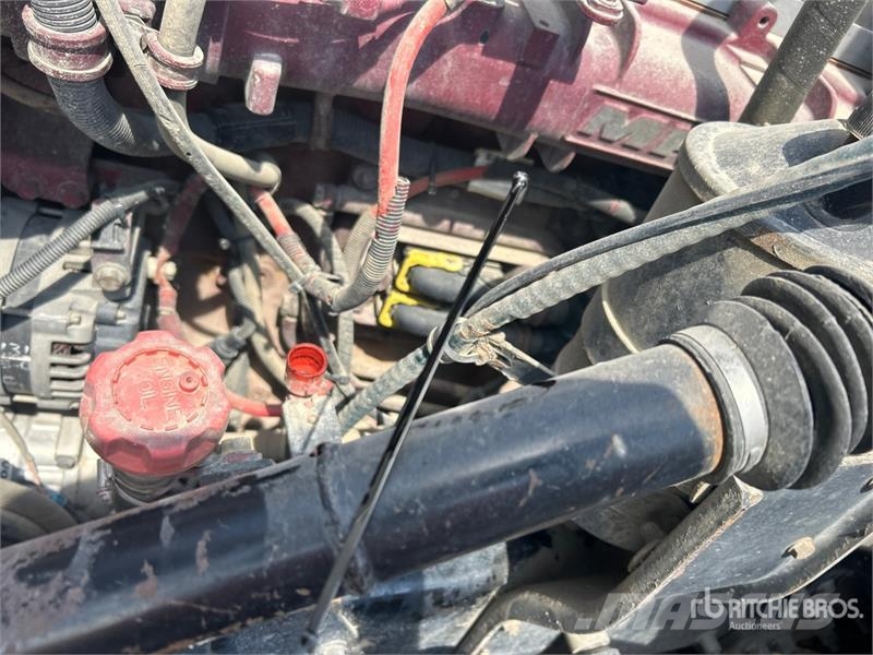 Mack TD713 Autotractoare