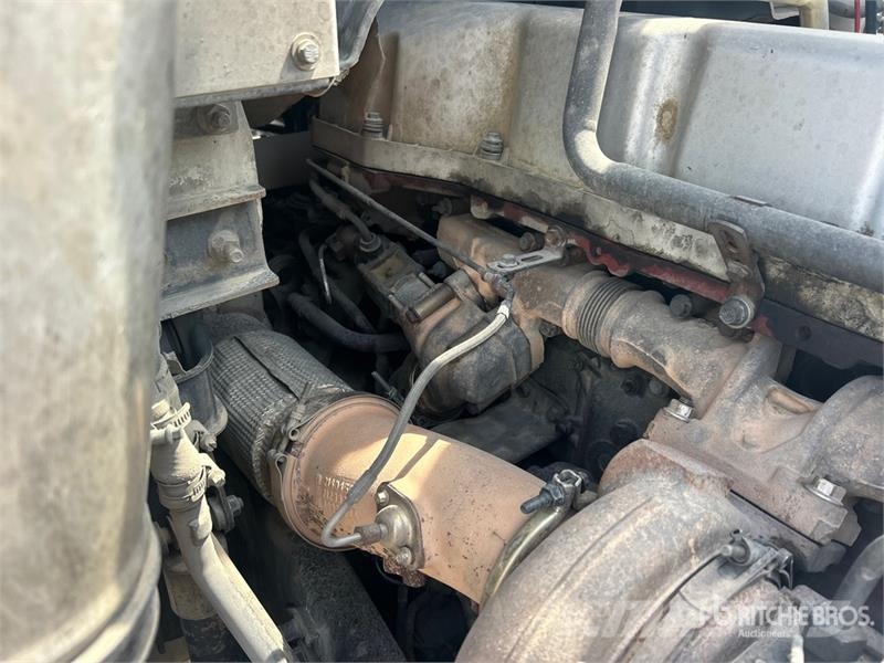 Mack TD713 Autotractoare