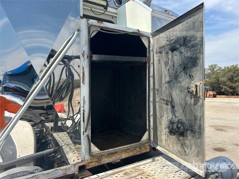 Mack TD713 Autotractoare