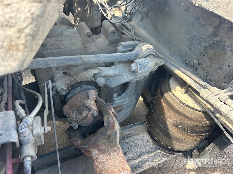 Mack TD713 Autotractoare