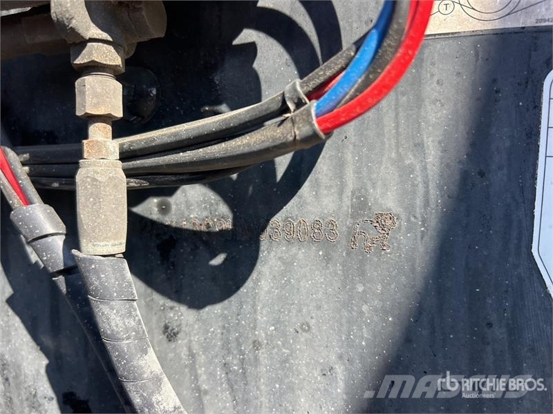 Mack XS166L Knuckle Boom on Mack GU813 6x4 Boom Truck Tovornjaki z žerjavom