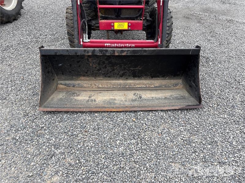 Mahindra 1626H 4WD Utility Tractor Manji traktori