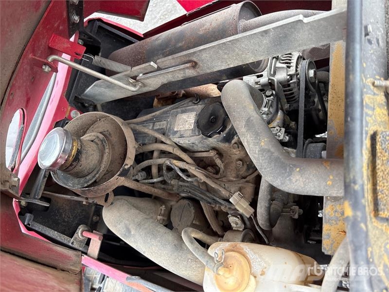 Mahindra 1626H 4WD Utility Tractor Manji traktori