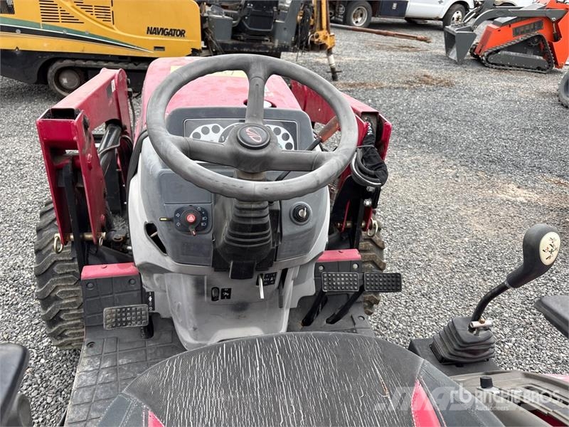 Mahindra 1626H 4WD Utility Tractor Manji traktori