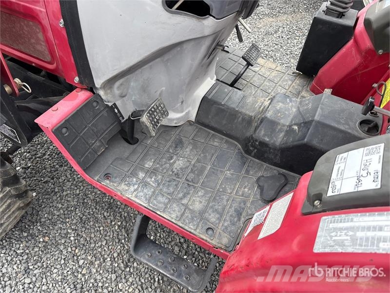 Mahindra 1626H 4WD Utility Tractor Manji traktori