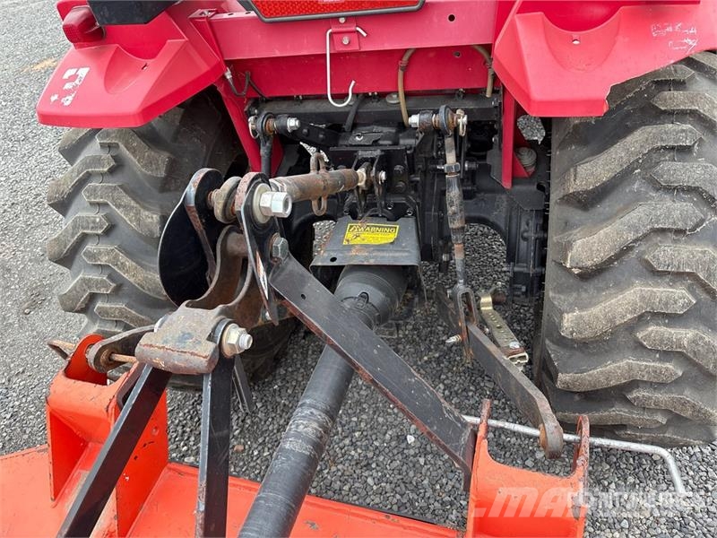 Mahindra 1626H 4WD Utility Tractor Manji traktori
