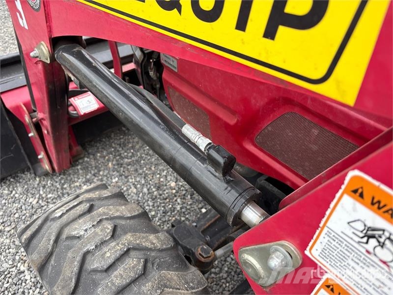 Mahindra 1626H 4WD Utility Tractor Manji traktori