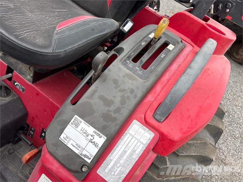 Mahindra 1626H 4WD Utility Tractor Manji traktori