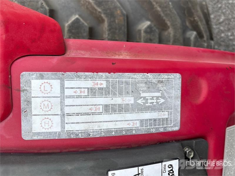 Mahindra 1626H 4WD Utility Tractor Manji traktori