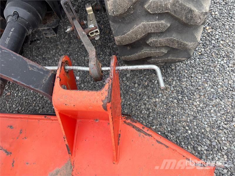 Mahindra 1626H 4WD Utility Tractor Manji traktori