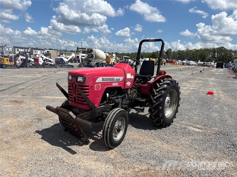 Mahindra 3525 2WD Tractor Traktori