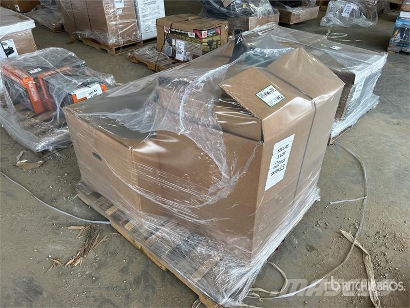 Makita of (2) Boxes of Makita Air Nail Gun & 18 VOLT Cord Outros componentes