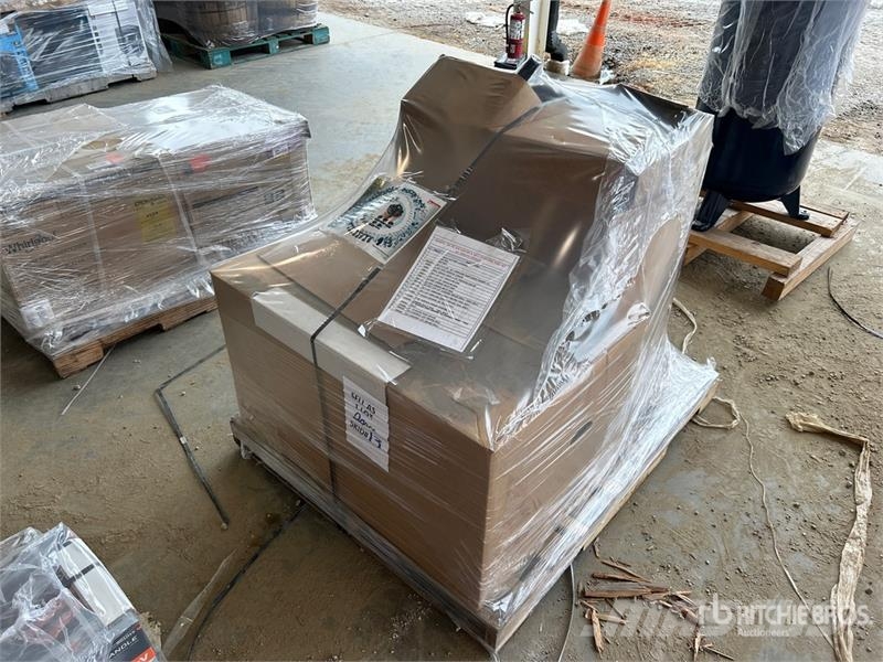 Makita of (2) Boxes of Makita Air Nail Gun & 18 VOLT Cord Outros componentes