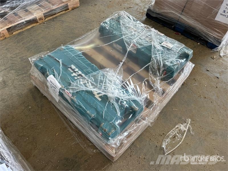 Makita of (2) Makita HM1307CB 35 lb Demolition Hammer Outros componentes