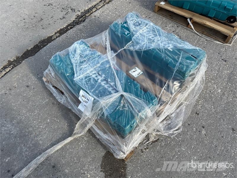 Makita of (2) Makita HM1307CB 35 lb Demolition Breaker Grubber