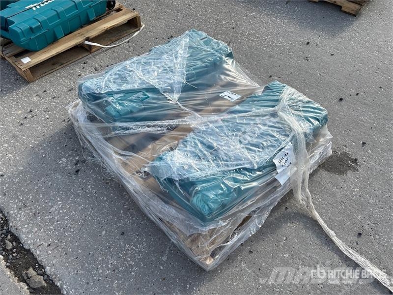 Makita of (2) Makita HM1307CB 35 lb Demolition Breaker Grubber