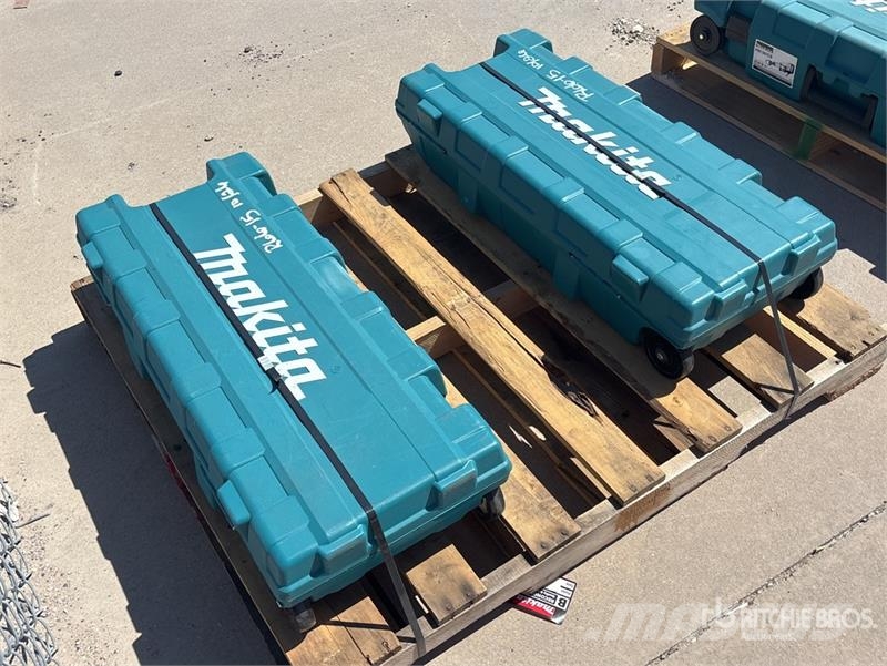 Makita of (2) Makita HM1307CB 35 lb Demolition Breaker 끌 달린 쟁기