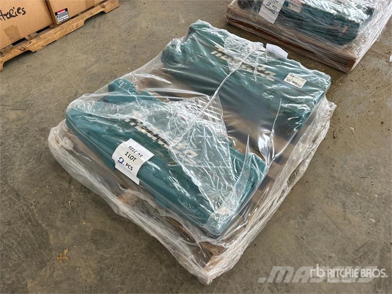 Makita of (2) Makita HM1307CB 35 lb Demolition Hammer Outros componentes