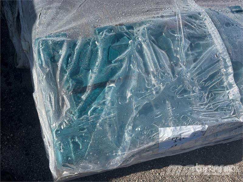Makita of (2) Makita HM1307CB 35 lb Demolition Hammer Other components