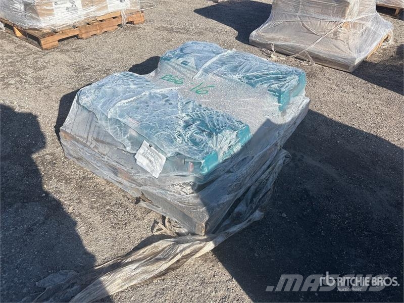Makita of (2) Makita HM1307CB 35 lb Demolition Hammer Other components