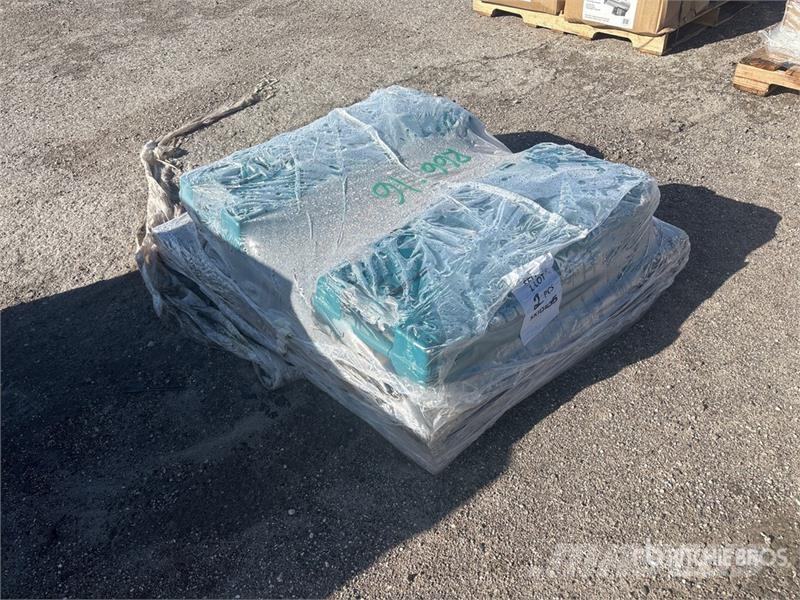 Makita of (2) Makita HM1307CB 35 lb Demolition Hammer Other components