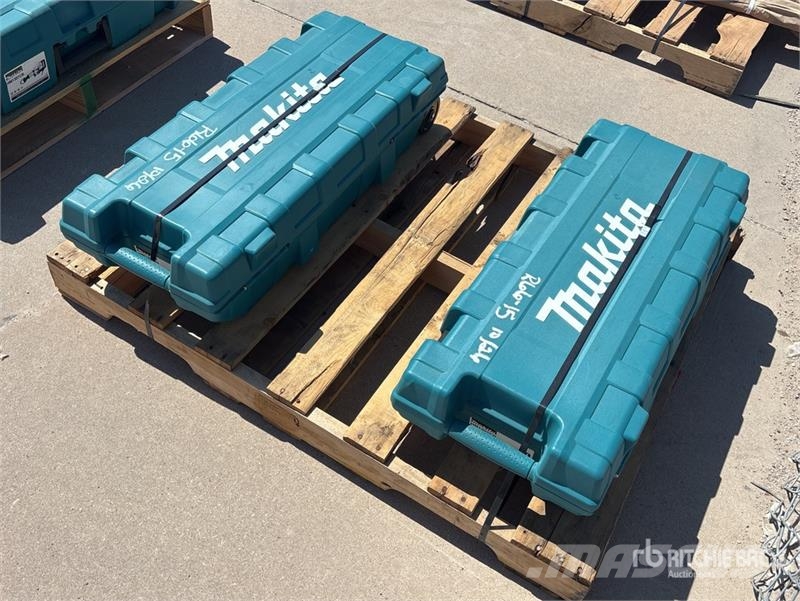 Makita of (2) Makita HM1307CB 35 lb Demolition Breaker 끌 달린 쟁기