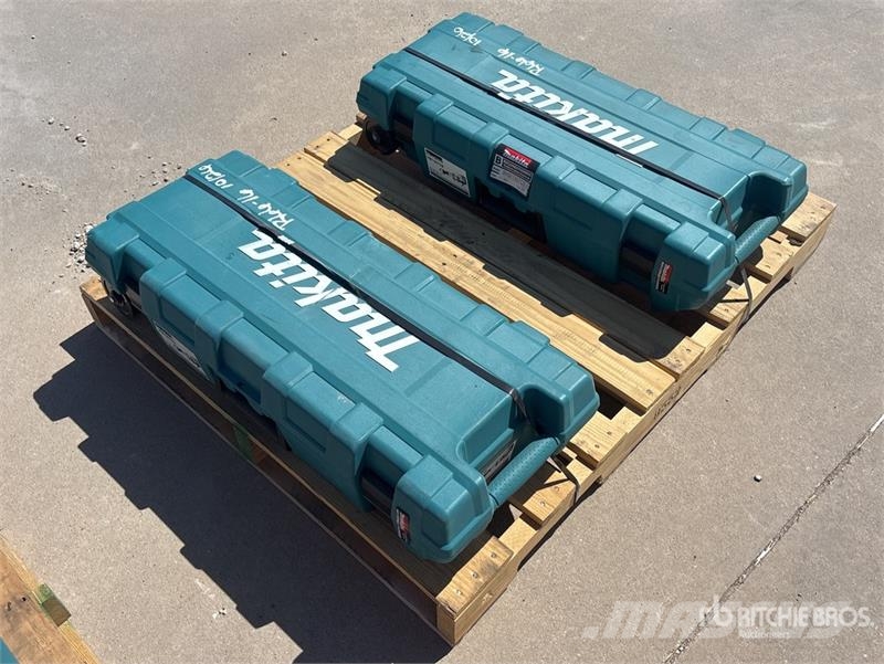 Makita of (2) Makita HM1307CB 35 lb Demolition Breaker 끌 달린 쟁기