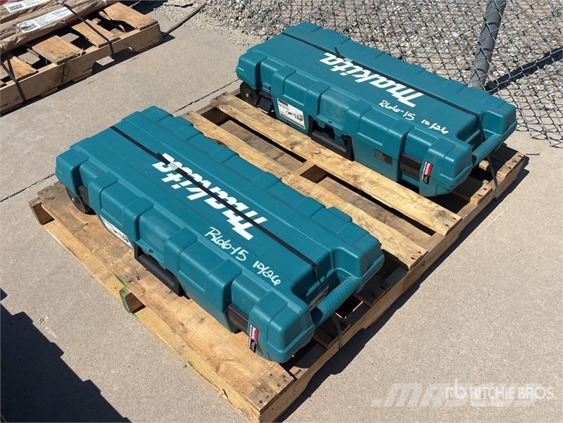 Makita of (2) Makita HM1307CB 35 lb Demolition Breaker 끌 달린 쟁기