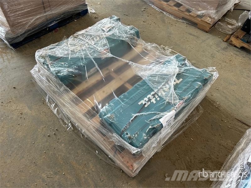 Makita of (2) Makita HM1307CB 35 lb Demolition Hammer Outros componentes