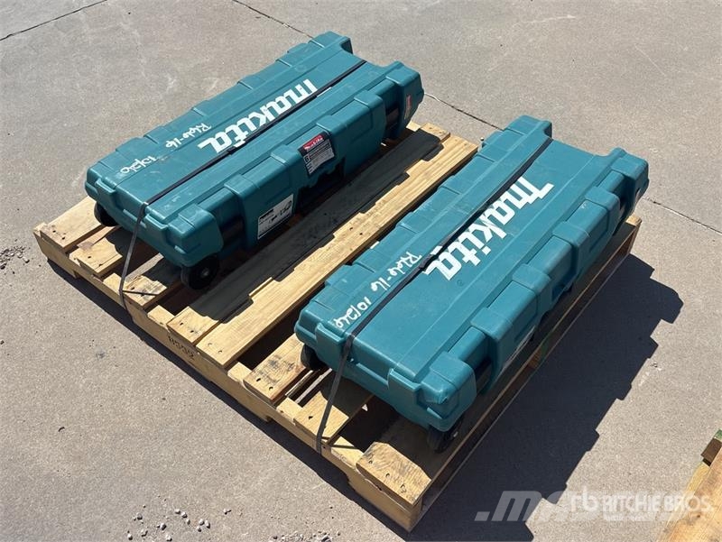 Makita of (2) Makita HM1307CB 35 lb Demolition Breaker 끌 달린 쟁기