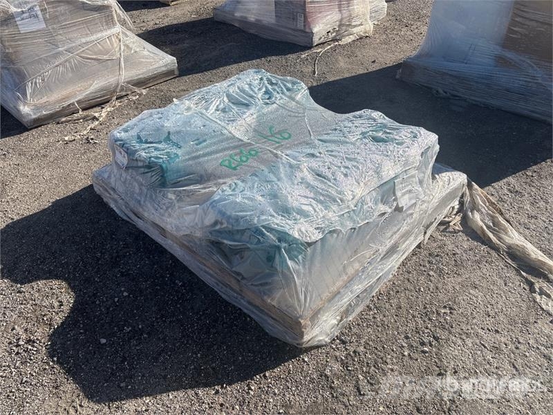 Makita of (2) Makita HM1307CB 35 lb Demolition Hammer Other components