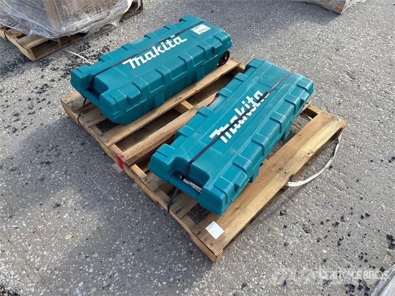 Makita of (2) Makita HM1307CB 35 lb Demolition Breaker Grubber