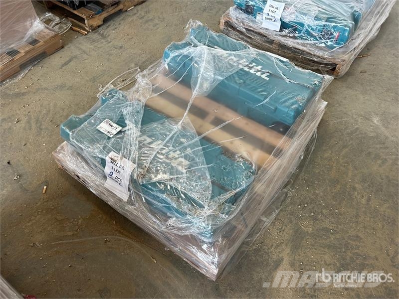 Makita of (2) Makita HM1307CB 35 lb Demolition Hammer Outros componentes