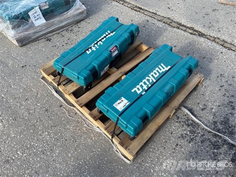 Makita of (2) Makita HM1307CB 35 lb Demolition Breaker Grubber