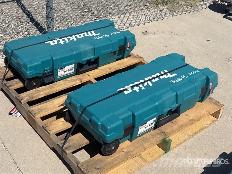 Makita of (2) Makita HM1307CB 35 lb Demolition Breaker 끌 달린 쟁기