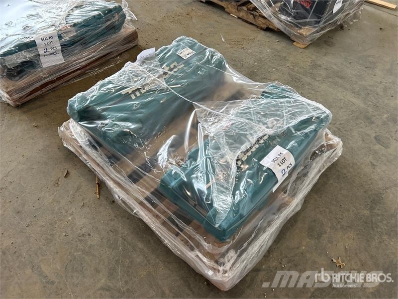 Makita of (2) Makita HM1307CB 35 lb Demolition Hammer Outros componentes