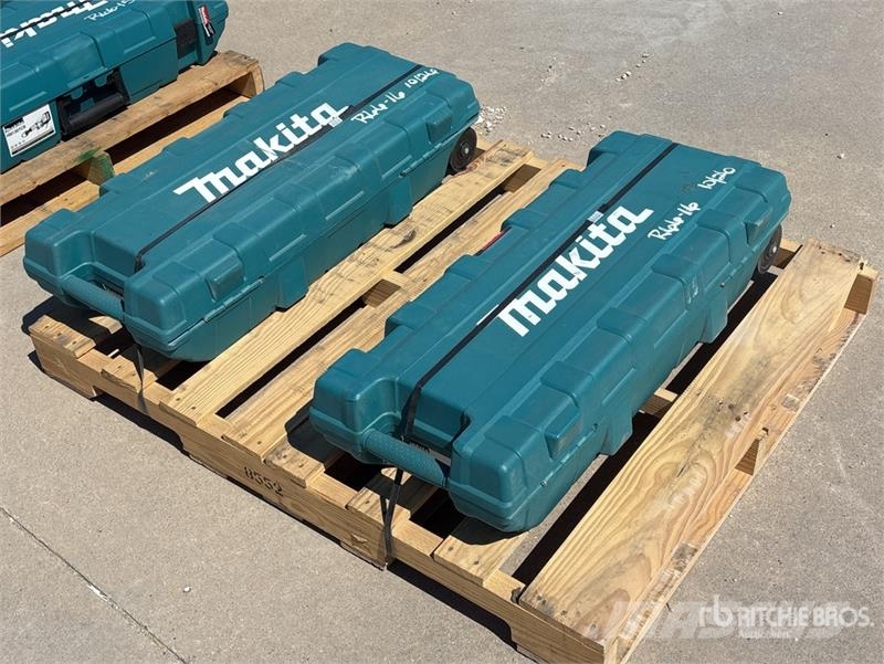 Makita of (2) Makita HM1307CB 35 lb Demolition Breaker 끌 달린 쟁기